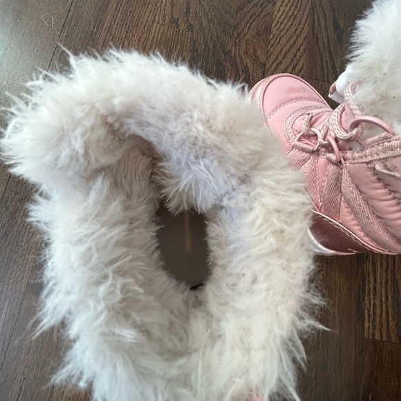 EUC. Pink winter boots. Size 5C. - Picture 8 of 12